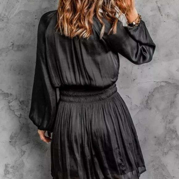 Pleated Puff sleeve Mini Dress - Picture 3 of 3